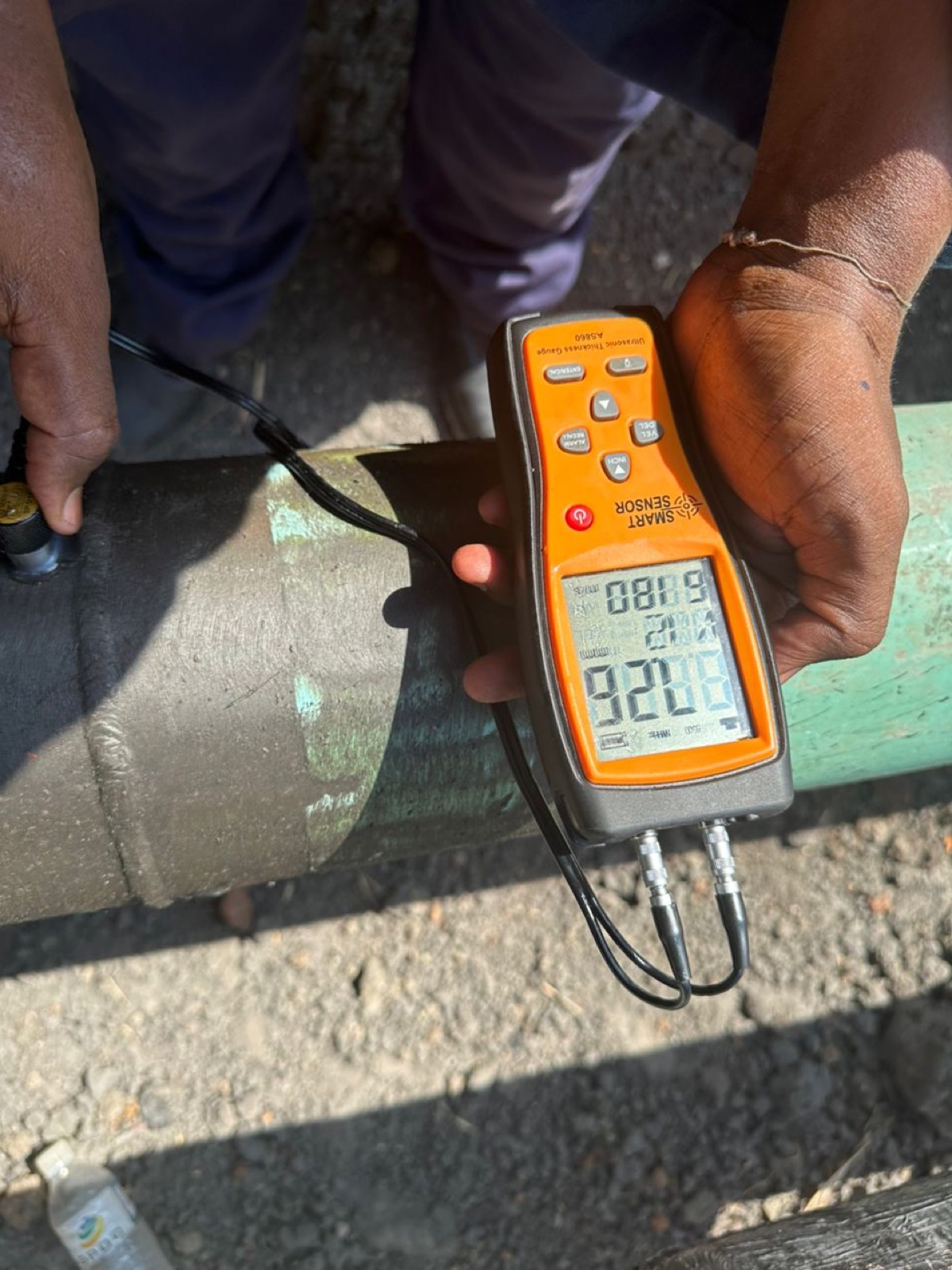 Close-up of the instrument reading on the flowline